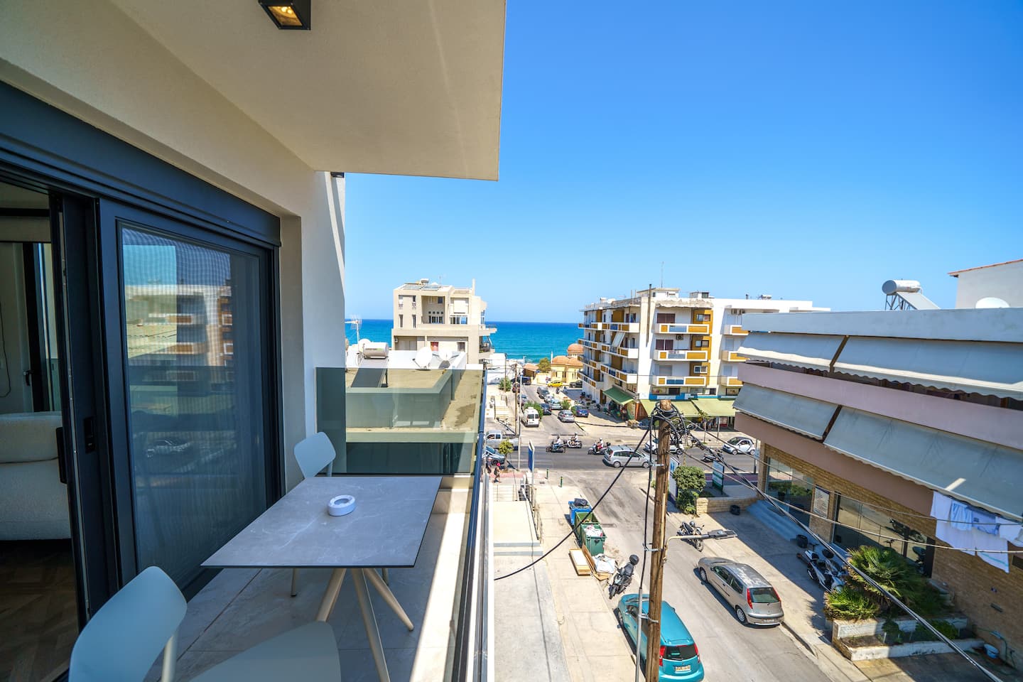Junior Suite with Side Sea View — 12