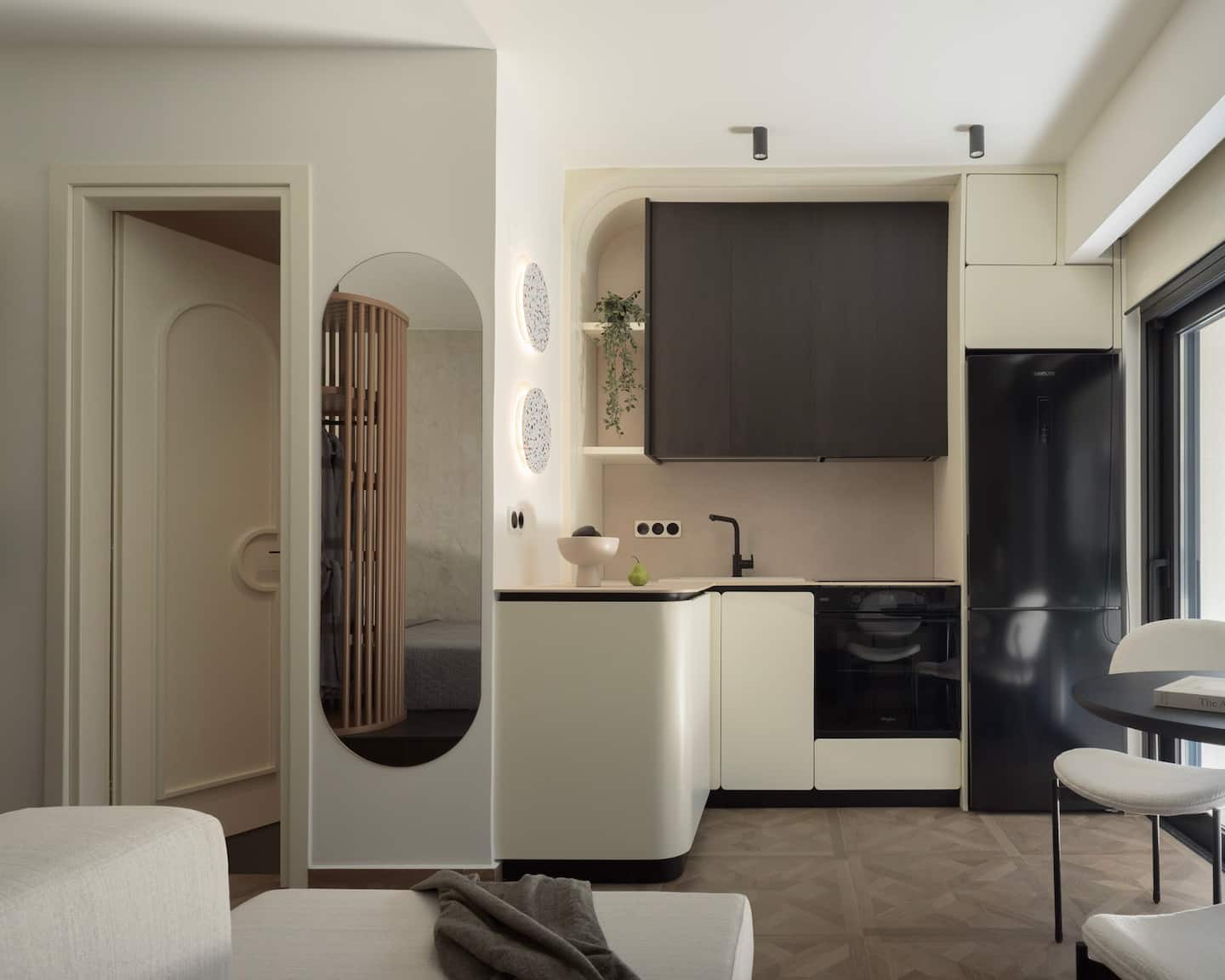 Studio with Side Sea View — 4