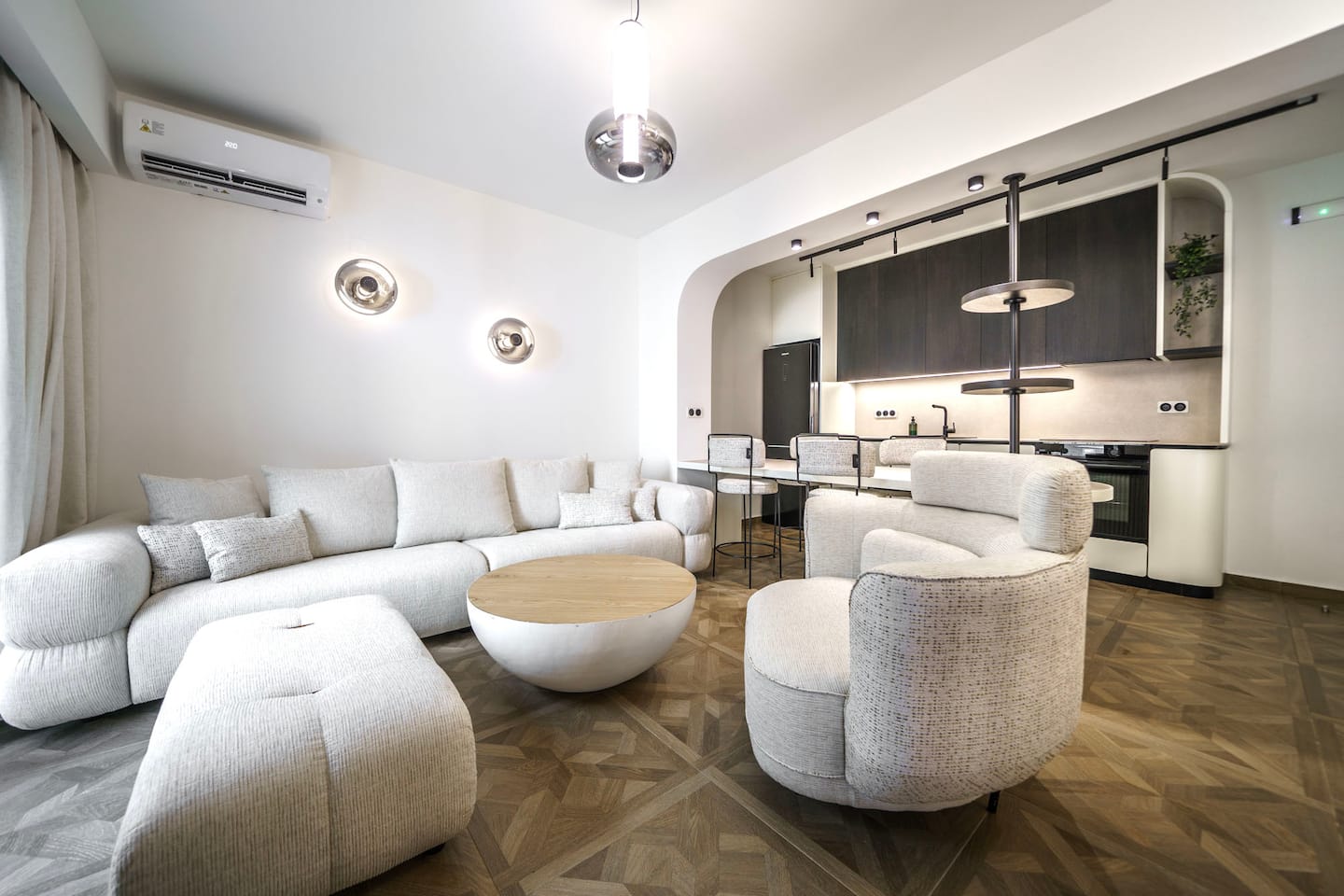 Superior Suite – Lower Level — 7